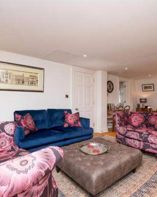 Pass the Keys 2 bed flat in the heart of Bath