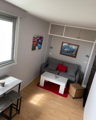 Studio avec parking 100 m départs pour les iles