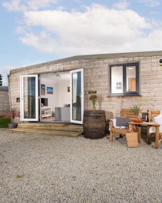 Wheal Jewel- Beautifully Fitted Wooden Lodge Helston Cornwall