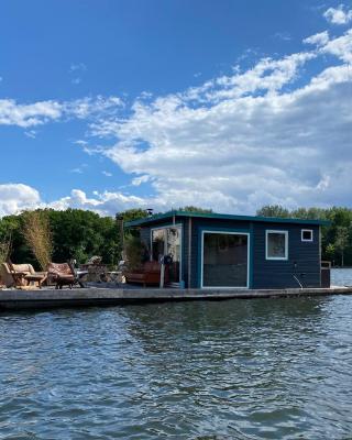 Großes gemütliches Hausboot in Berlin