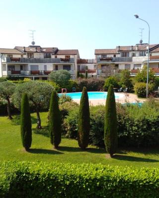 Kibilù - Brebbia Bilocale con Piscina Parcheggio vicinanze Lago Maggiore