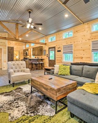 Stylish Cabin by Beavers Bend Hot Tub and Fire Pit
