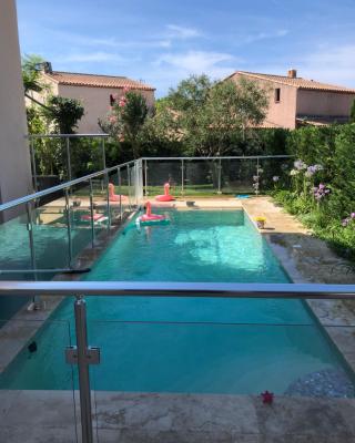 Villa Elimia avec piscine chauffée