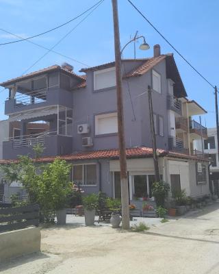 Nikos house apartments beach ofriniou