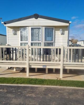 8 BERTH DELUXE CARAVAN Pg156 GOLDEN PALM CHAPEL ST LEONARDS