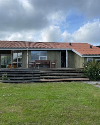 Ældre Sommerhus Max 4 voksne og 4 børn