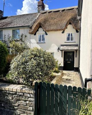 Beautiful 1 bed thatched cottage