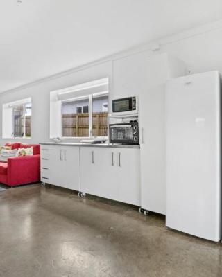 Bright 3-Bedroom Unit with Parking and Kitchenette