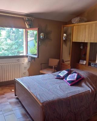 CHAMBRE dans Villa Charmant jardin