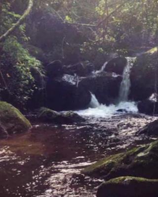 Hospedaria Kanach' - Pequena Cabana Arev com Cachoeira Particular