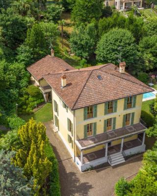 L'Ortensia della Villa Isabella, Camera con vista lago, balcone sul parco e bagno esclusivo all'esterno della camera