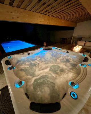 Studio avec jacuzzi et piscine