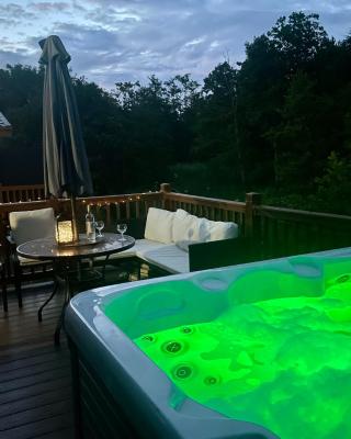 Carre Retreat with private hot tub