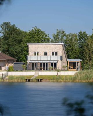 Seevilla am See mit Sauna, Kamin, privatem Steg und Seezugang