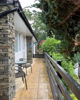 Cheerful 3 bedroom cottage in central location