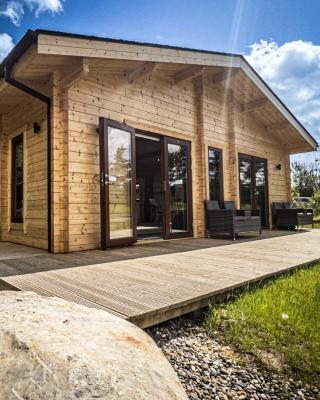 Sundance Lodge, Fantastic New Cabin with Hot Tub - Sleeps 6 - Largest In Felmoor Park