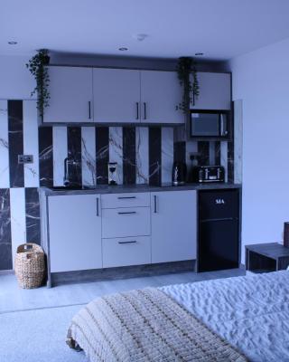 Peterborough's Private Room with Kitchenette perfect for Solo Travelers and Contractors
