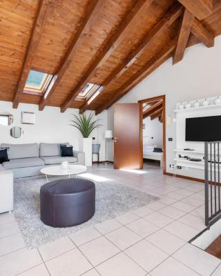 CasaCamelia 35, 3 BDRM with view Lake Como