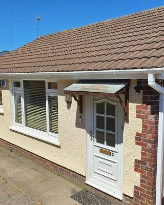 Captivating 2 bedroom bungalow in mumbles