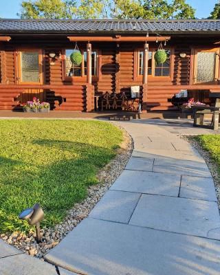 Cosy Countryside Log Cabin