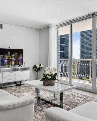 Modern 2/2 with Beautiful Ocean and Brickell Views