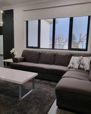 New modern 3 bedroom apartment in St Kilda East