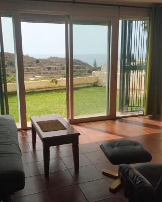Cosy, quiet holiday flat with sea view