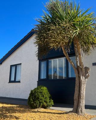 Stylish Modern Home with Parking Enclosed Garden