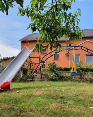 Ferienwohnung Ost - Alte Schule Sachswitz