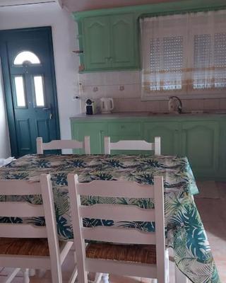Colorful 2-bedroom house in Gaios