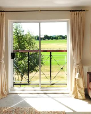 Whole house, easy walk to town centre, Parking, Self Catering, Great View, 3 bedrooms, sleeps 6