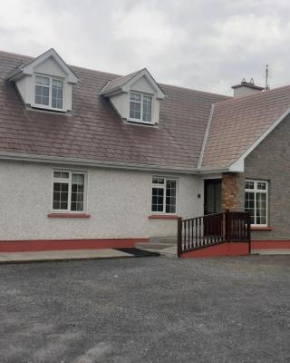 Spacious 6 Bed House 10 minutes from Knock Airport