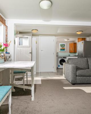 Whitby Studio - Mairangi Bay Beach