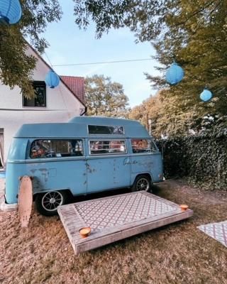 GLAMPING VAN BETTY SUE (Tomorrwloand 5minutes walk)