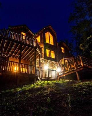 It's Good N Da Woods Lodge - Sleeps 20 - With Hot Tub