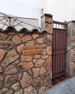 Casa con patio y chimenea en Piedralaves