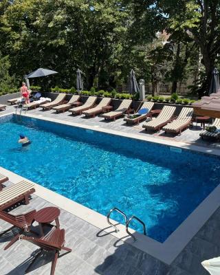 The Residence Hotel & Cottages