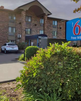 Motel 6-Milwaukee, WI - Glendale