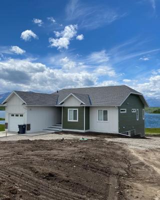 Thistle Ridge (Upper) New Waterton Lakes Area Waterfront Home