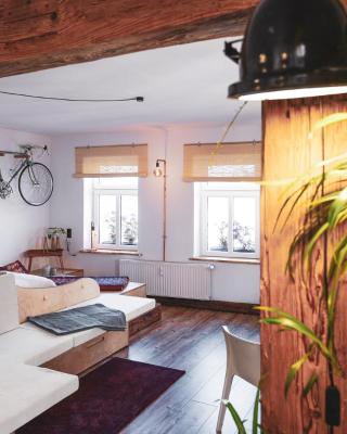 Studio Apartment zur alten Post, 48qm Individualapartment mit Blick über Zittaus Altstadt, Ferienwohnung im Altstadtkern umrandet vom Zittauer Gebirge