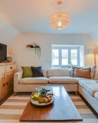 The Nook, Newly Available Relaxed 2 bed, Cotswolds