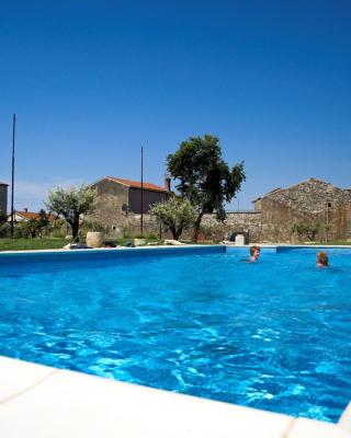 Marceta - Apartments & Rooms with Swimming Pool