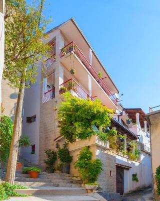 Apartments and rooms with WiFi Makarska - 11063