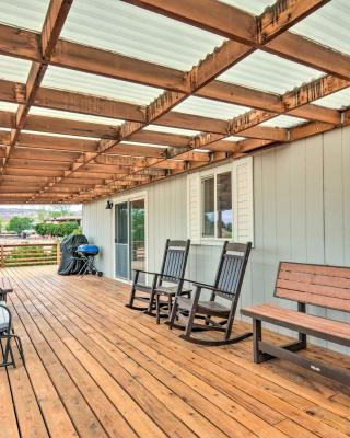 13 Mi to Lake Powell Mtn-View Home with Deck and BBQ