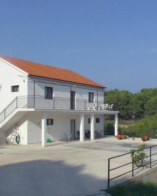 Apartments with a parking space Sutivan, Brac - 747