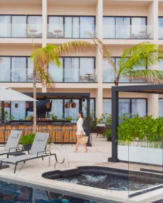 Hive Cancun by G Hotels