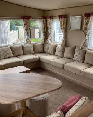 Deluxe 3 Bedroom Caravan with extra en-suite North Shore