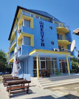 Family hotel Neptun - Lozenets