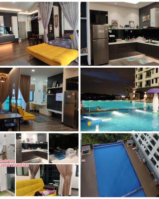 Hidayah Homestay near UKM and KTM station with high speed wifi - pool & river view