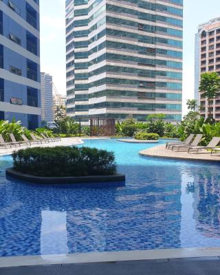 Heart of Makati, Fully furnished condo, cbd central location